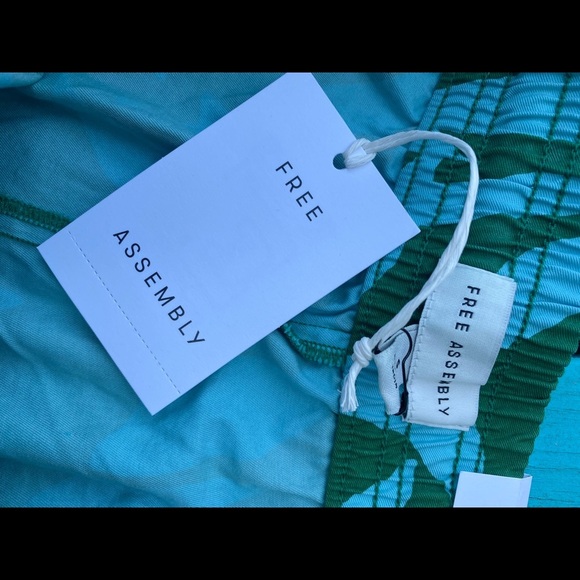 Super fun shorts! 🌴unisex but women's sizing!! - Picture 6 of 12